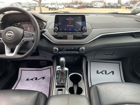 Used 2025 Nissan Altima 2.5 SR image 11