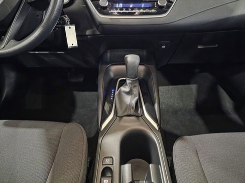 Used 2025 Toyota Corolla LE image 20