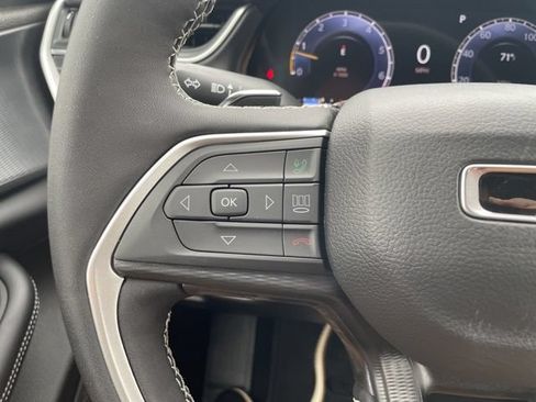 Used 2025 Jeep Grand Cherokee Altitude RWD image 11