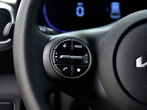 Certified 2025 Kia Soul LX w/ LX Technology Package FWD image 17