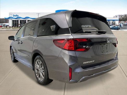 New 2026 Honda Odyssey Touring image 5