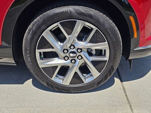 New 2026 Cadillac Optiq Luxury 1 RWD image 9