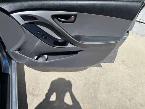 Used 2016 Hyundai Elantra SE FWD image 17