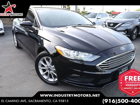 Used 2017 Ford Fusion SE w/ Fusion SE Technology Package image 1