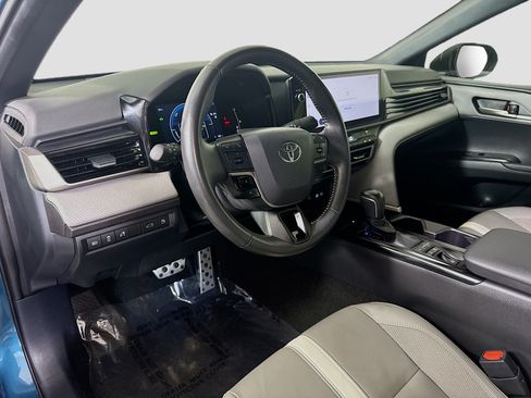 Used 2025 Toyota Camry SE w/ Multimedia Upgrade Package FWD image 23