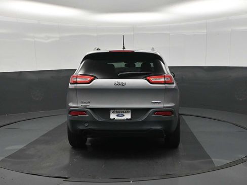Used 2014 Jeep Cherokee Latitude AWD/4WD image 8