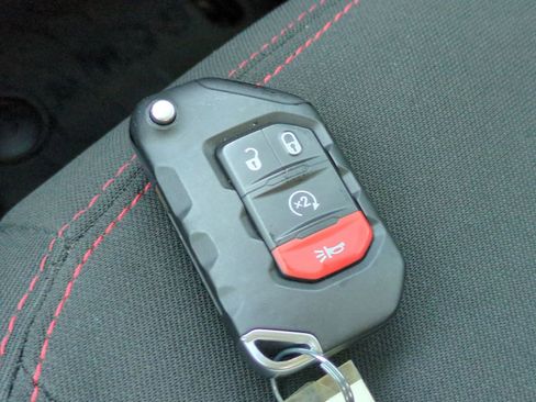 Used 2023 Jeep Gladiator Rubicon w/ Cold Weather Group image 40