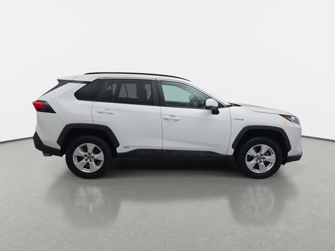 Used 2019 Toyota RAV4 XLE image 4
