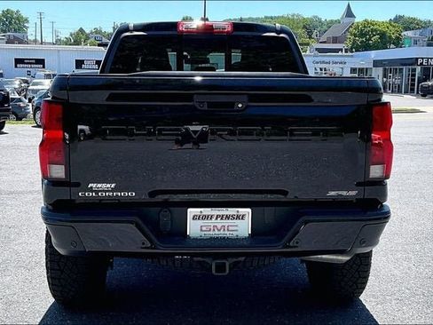 Used 2025 Chevrolet Colorado ZR2 w/ Technology Package AWD/4WD image 8