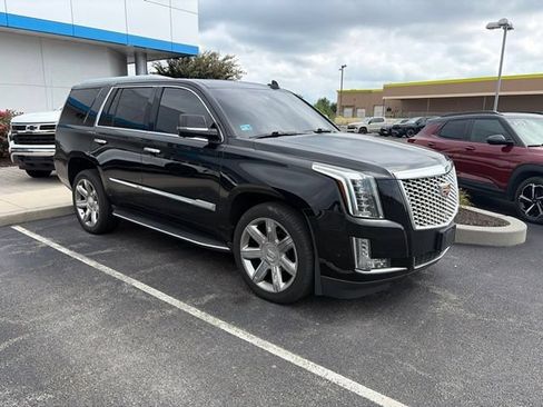 Used 2018 Cadillac Escalade Premium Luxury AWD/4WD image 4