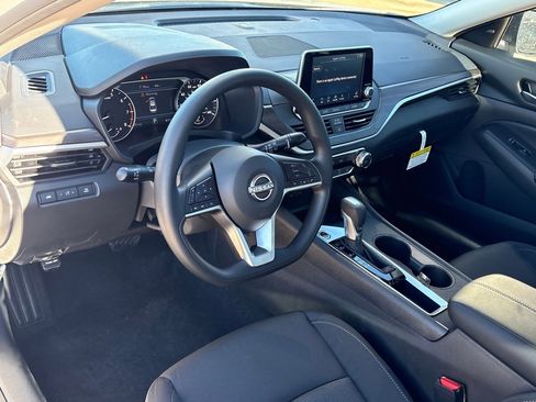 New 2025 Nissan Altima 2.5 SV image 13