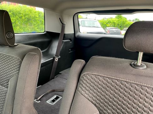 Used 2017 GMC Acadia SLE image 12