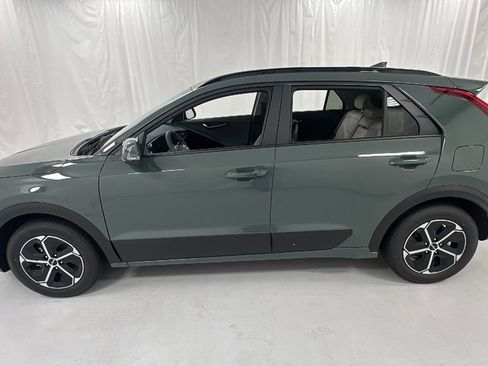 New 2025 Kia Niro EX image 6