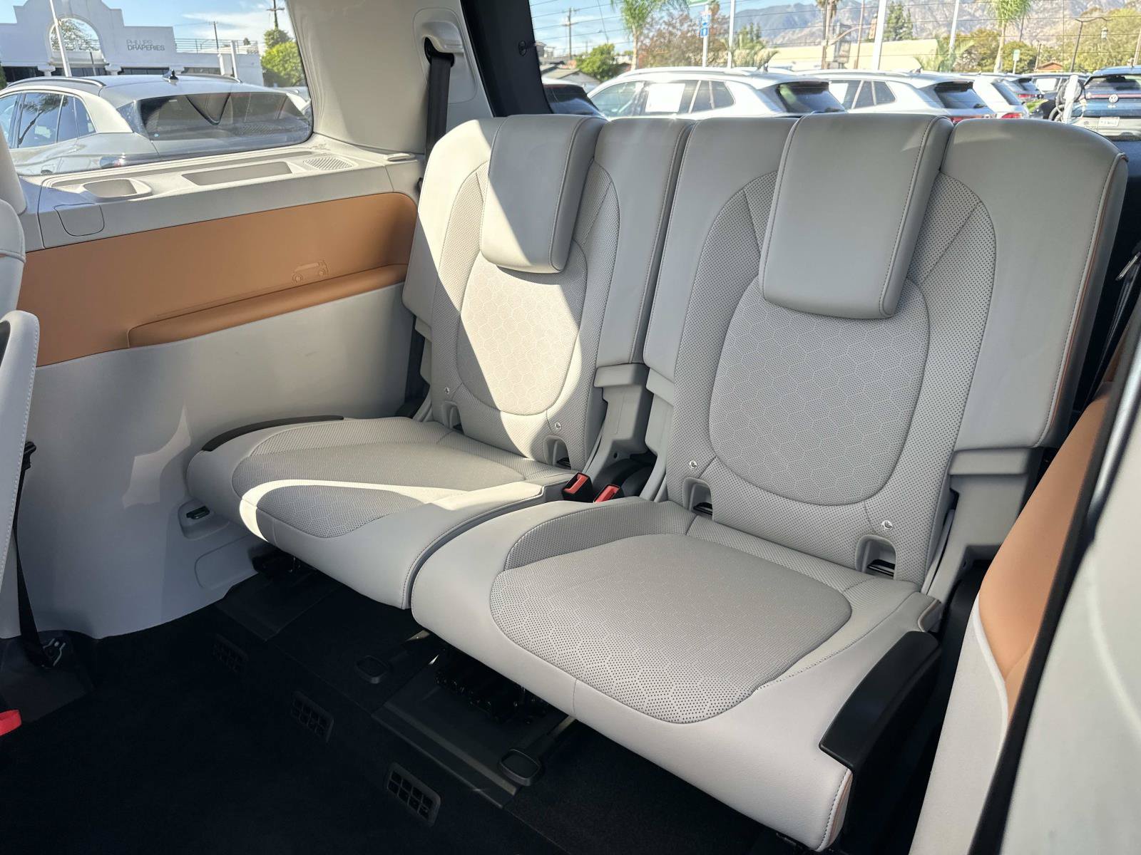 Certified 2025 Volkswagen ID. Buzz 1st Edition AWD/4WD image 26