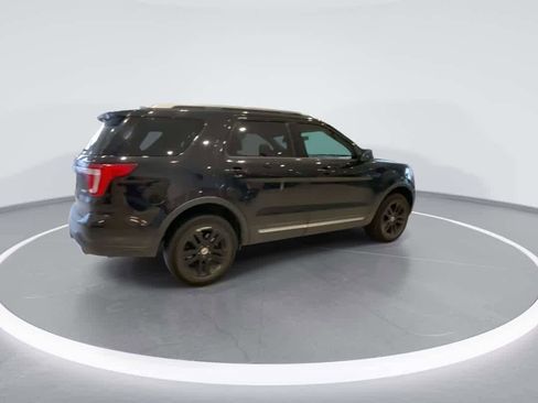 Used 2019 Ford Explorer XLT AWD/4WD image 8