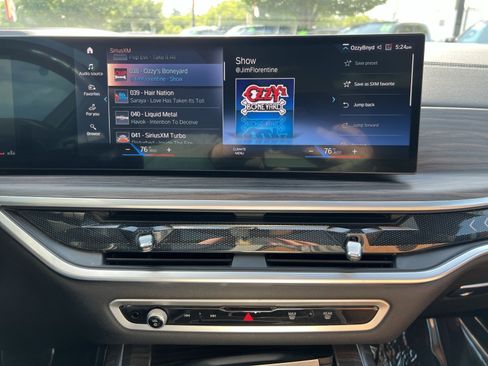 Used 2023 BMW X7 xDrive40i w/ M Sport Package AWD/4WD image 18