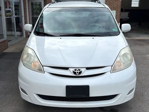 Used 2010 Toyota Sienna XLE FWD image 4