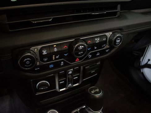 Used 2024 Jeep Wrangler High Altitude image 17