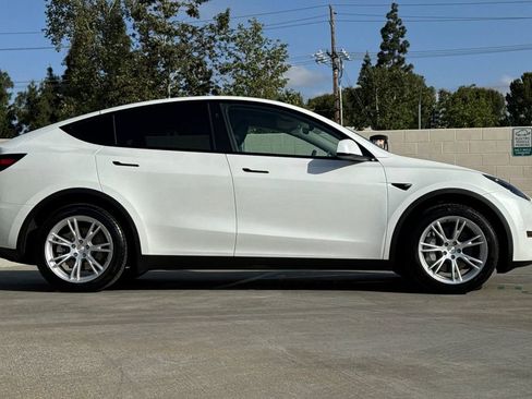 Used 2024 Tesla Model Y Long Range AWD/4WD image 6