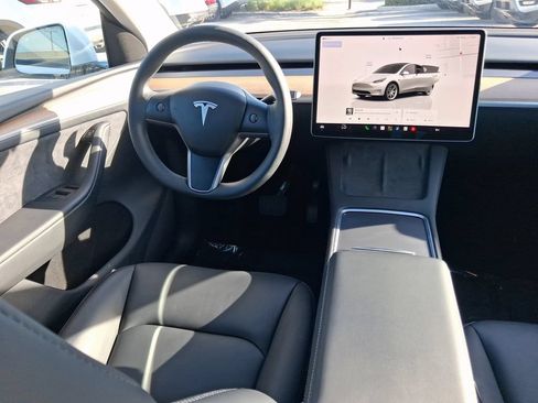 Used 2024 Tesla Model Y Long Range AWD/4WD image 10