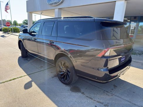 Used 2025 Lincoln Navigator L Reserve w/ Jet Appearance Package AWD/4WD image 8