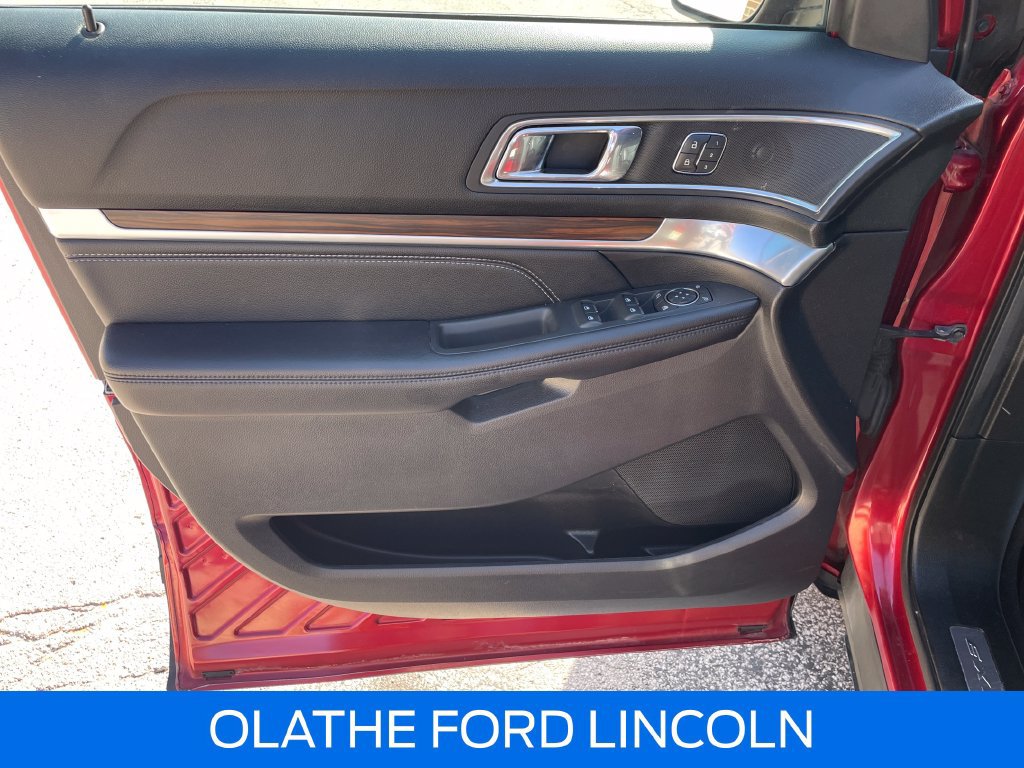 Used 2018 Ford Explorer Limited w/ Equipment Group 301A AWD/4WD image 11