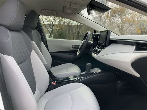 Used 2022 Toyota Corolla LE image 17