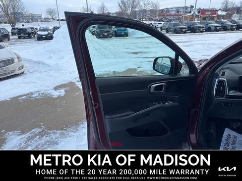 Used 2024 Kia Sorento S w/ Panoramic Sunroof Package image 11