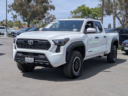 Used 2025 Toyota Tacoma TRD Off-Road AWD/4WD image 7