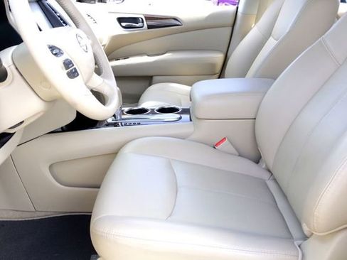 Used 2015 Nissan Pathfinder SL w/ SL Tech Package image 10