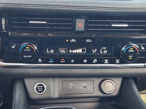 Used 2021 Nissan Rogue SL FWD image 14
