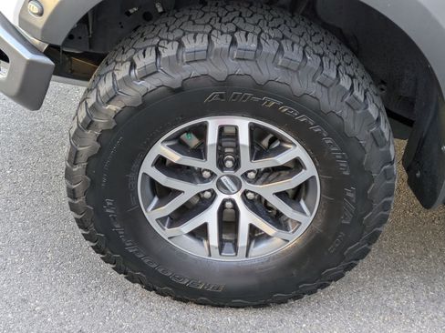 Used 2018 Ford F150 Raptor w/ Equipment Group 802A Luxury image 13