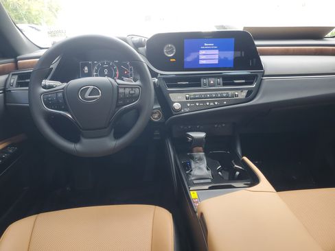 Used 2024 Lexus ES 350 w/ Premium Package image 10
