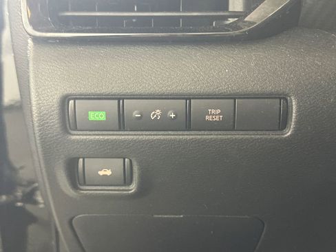 Used 2020 Nissan Sentra SV w/ SV Premium Package image 8