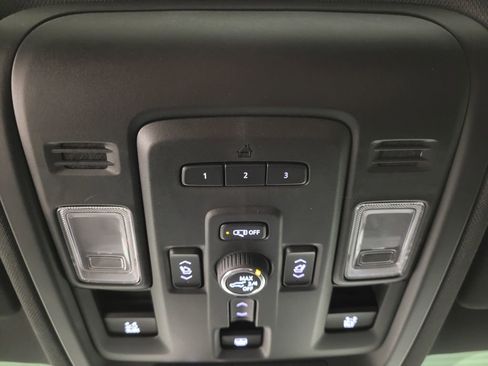 Used 2024 Chevrolet Tahoe High Country image 19