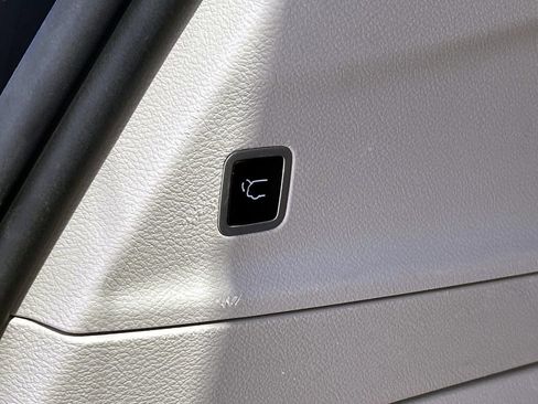 Used 2022 Chrysler Pacifica Touring-L FWD image 12