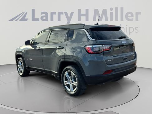 Used 2024 Jeep Compass Latitude AWD/4WD image 3