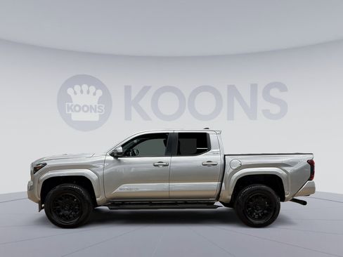 Used 2024 Toyota Tacoma SR5 AWD/4WD image 7