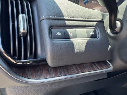 New 2025 Nissan Armada SL w/ Captain's Chari Seat Package image 20