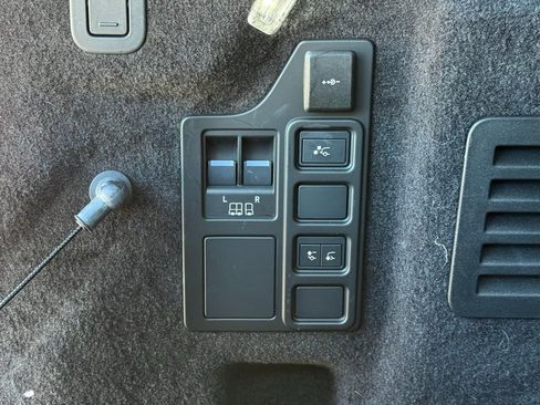 Used 2025 Land Rover Discovery S AWD/4WD image 37