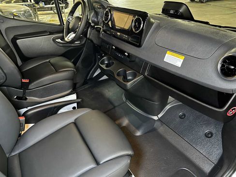 Used 2026 Mercedes-Benz Sprinter 2500 image 12
