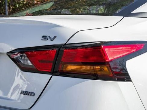 Used 2023 Nissan Altima 2.5 SV w/ SV Premium Package image 8