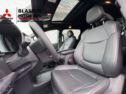 Used 2025 Toyota Sienna XSE w/ XSE Plus Package image 13