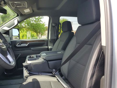 New 2026 GMC Sierra 2500 SLE w/ SLE Value Package; AWD/4WD image 16