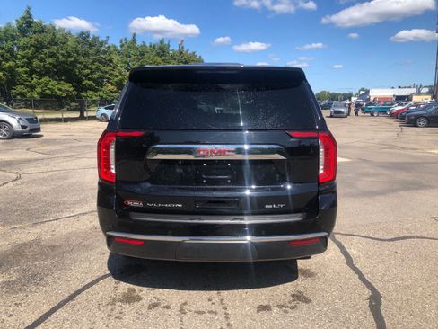 Used 2023 GMC Yukon XL SLT AWD/4WD image 4