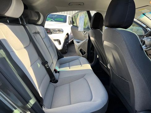 Used 2022 Hyundai Ioniq SE image 16