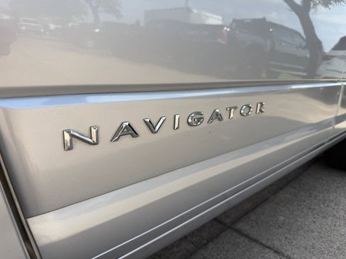 Used 2015 Lincoln Navigator 2WD image 10
