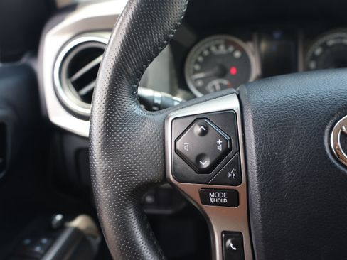 Used 2019 Toyota Tacoma SR5 RWD image 17