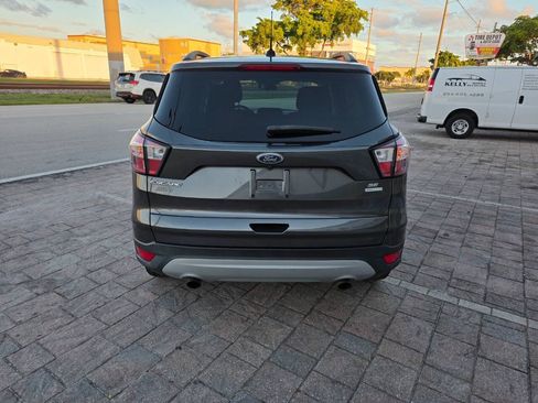 Used 2018 Ford Escape SE FWD image 8