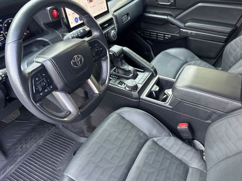 Used 2025 Toyota 4Runner TRD Off-Road Premium AWD/4WD image 13